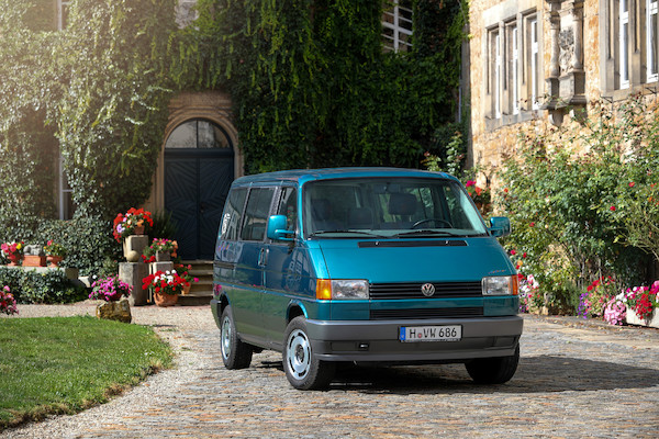 Wprowadzony na rynek w marcu, dokładnie 70 lat temu: Volkswagen „Bulli” najdłużej na świecie produkowanym samochodem dostawczym