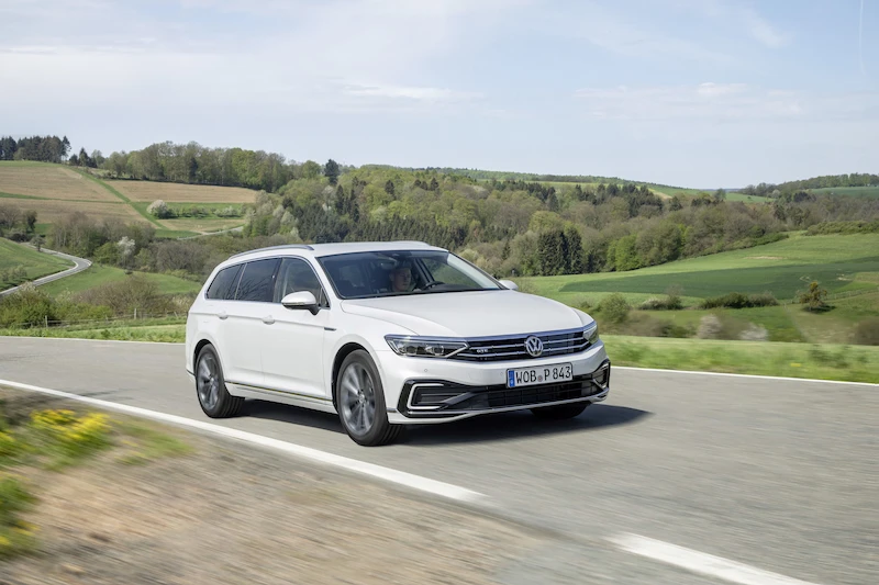 Rośnie popyt na auta elektryczne i hybrydy Volkswagena: znaczny wzrost sprzedaży modeli e-up! i Passat GTE - 1.