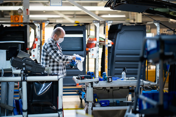 Volkswagen Poznań wznawia produkcję samochodów