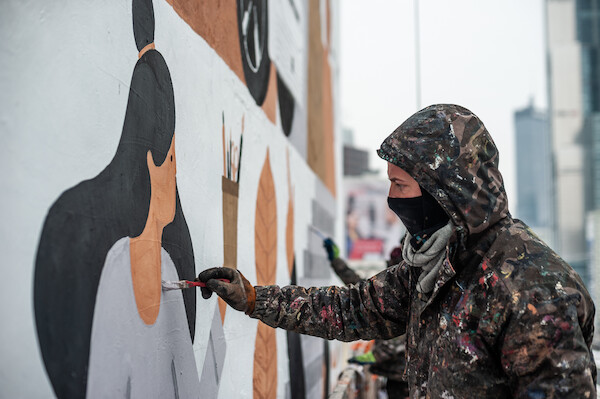 Volkswagen Caddy 5 - niecodzienny mural w centrum Warszawy