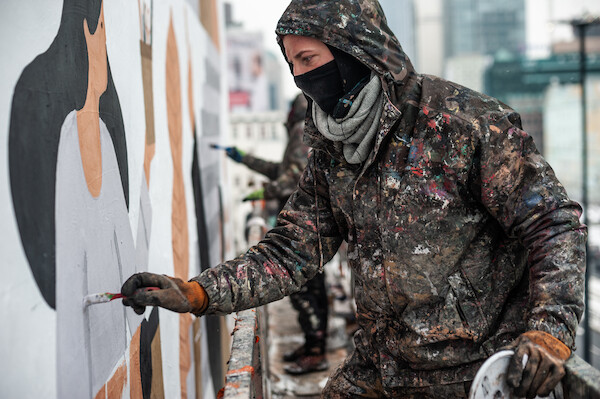 Volkswagen Caddy 5 - niecodzienny mural w centrum Warszawy