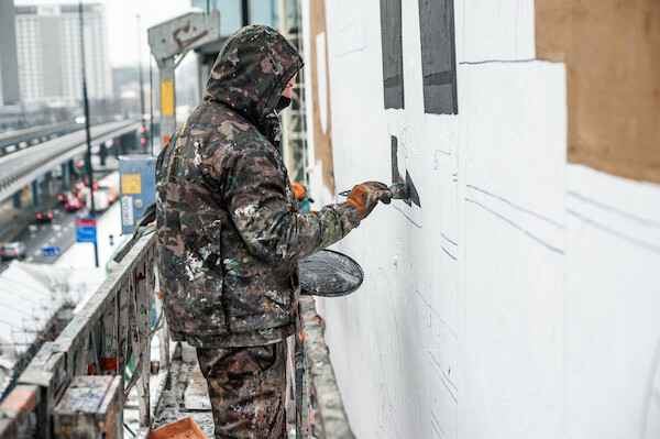 Volkswagen Caddy 5 - niecodzienny mural w centrum Warszawy