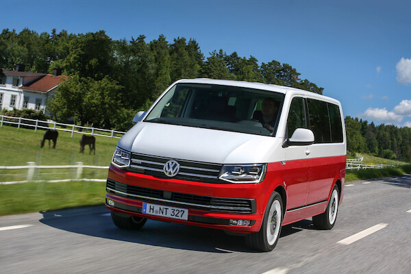 Nowy Volkswagen Multivan - od standardowego Transportera do przemyślanego samochodu wielozadaniowego