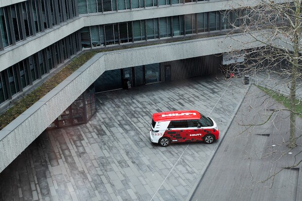 Volkswagen ID. Buzz we flocie Hilti Poland - wizytówka firmy i dowód zrównoważonego rozwoju
