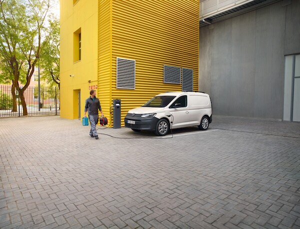 Wybór należy do ciebie: Volkswagen Caddy, zarówno w wariancie osobowym, jak i w wariancie dostawczym, teraz dostępny w wersji eHybrid