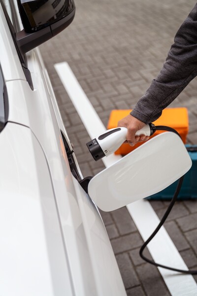 Wybór należy do ciebie: Volkswagen Caddy, zarówno w wariancie osobowym, jak i w wariancie dostawczym, teraz dostępny w wersji eHybrid