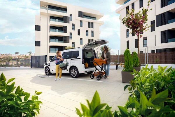 Wybór należy do ciebie: Volkswagen Caddy, zarówno w wariancie osobowym, jak i w wariancie dostawczym, teraz dostępny w wersji eHybrid