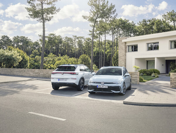 Nowy napęd hybrydowy: ruszyła przedsprzedaż Golfa i T-Roca z układem typu full hybrid
