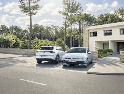 Nowy napęd hybrydowy: ruszyła przedsprzedaż Golfa i T-Roca z układem typu full hybrid
