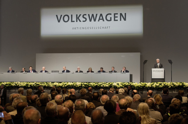 Walne zebranie akcjonariuszy: koncern Volkswagen zapowiada miliardowe inwestycje w układy napędowe przyjazne środowisku