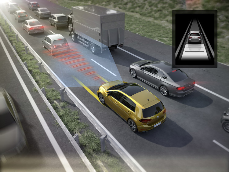 Wygodna podróż na urlop: Traffic Jam Assist - system wspomagający jazdę w korku wyręcza kierowcę
