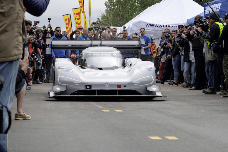 Jazda po rekord wyścigowego I.D. R Pikes Peak widziana z różnych perspektyw