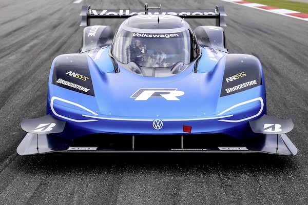 Goodwood Festival of Speed: elektryczny Volkswagen ID. R zmierzy się z rekordem trasy ustanowionym przez samochód Formuły 1