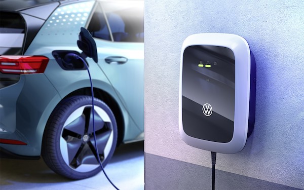 Volkswagen wprowadza na rynek ładowarkę do samochodów elektrycznych