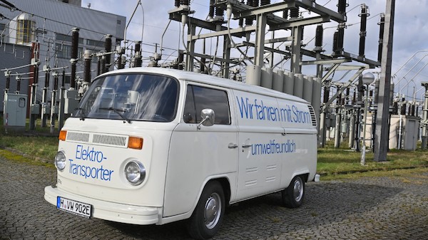 Powrót do przyszłości: Volkswagen Samochody Dostawcze, na wystawie Techno Classica prezentuje pioniera mobilności elektrycznej