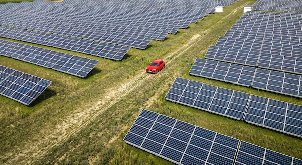 Energia elektryczna ze źródeł odnawialnych dla właścicieli samochodów elektrycznych i hybrydowych typu plug-in od Grupy Polenergia