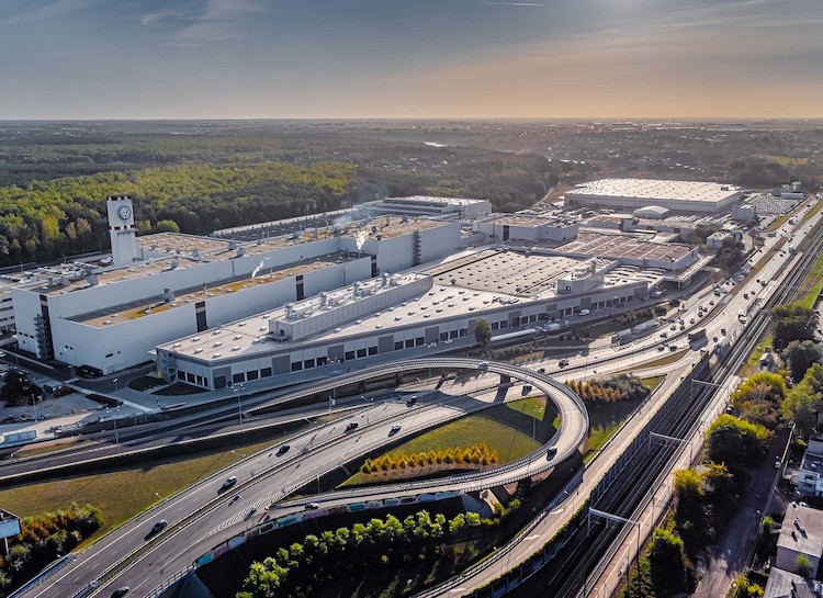Uzgodniono pakiet zabezpieczający miejsca pracy w Volkswagen Poznań. Zarząd Spółki zawarł porozumienie ze związkiem zawodowym OM NSZZ Solidarność