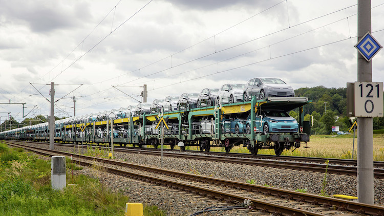 Pociągi Deutsche Bahn przewożące samochody i inne ładunki dla Grupy Volkswagen będą zasilane tylko energią ze źródeł odnawialnych