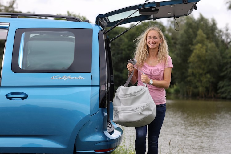 Światowa premiera: Nowy Caddy idealny na długie podróże - z wysuwaną mini kuchenką, panoramicznym szklanym dachem i jeszcze większą ilością przestrzeni