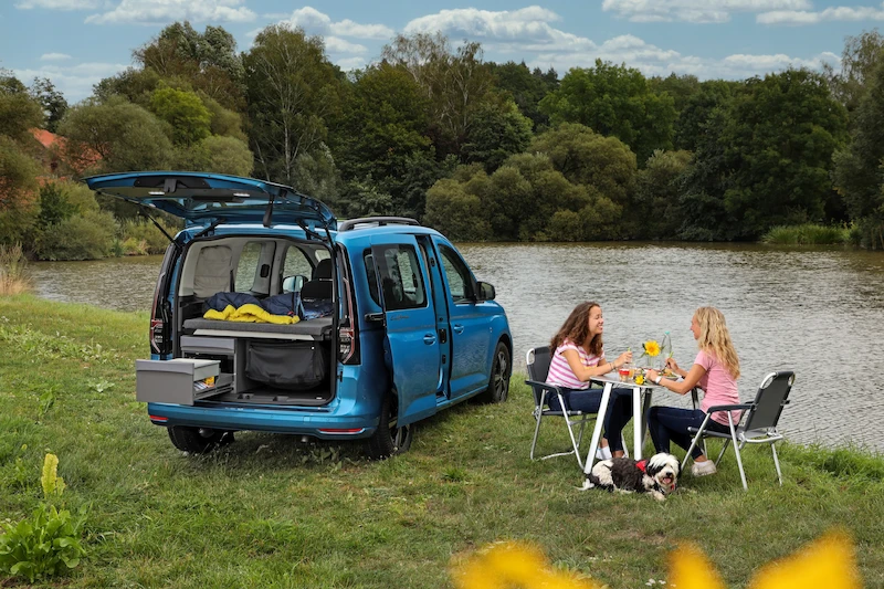 Światowa premiera: Nowy Caddy idealny na długie podróże - z wysuwaną mini kuchenką, panoramicznym szklanym dachem i jeszcze większą ilością przestrzeni - 11.