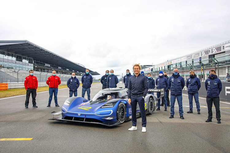 Nico Rosberg testuje Volkswagena ID.R – wyczynowy elektryczny samochód sportowy