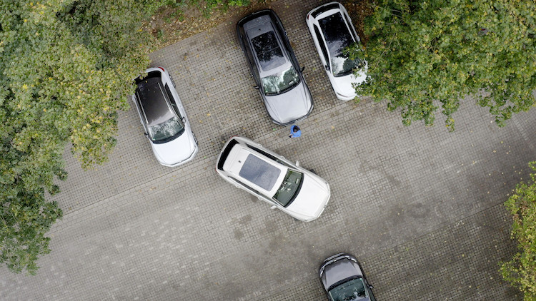 Auto sterowane smartfonem: Touarega można teraz zaparkować zdalnie