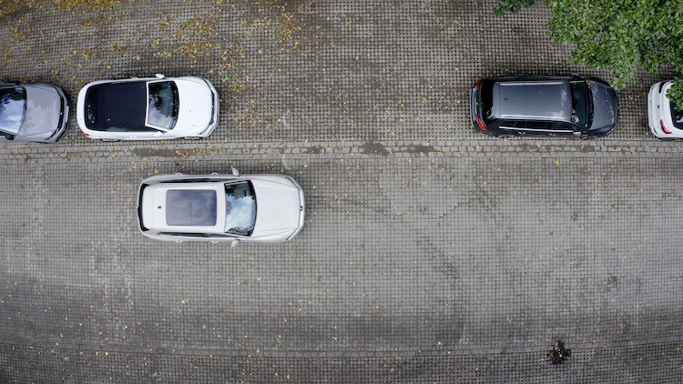 Auto sterowane smartfonem: Touarega można teraz zaparkować zdalnie