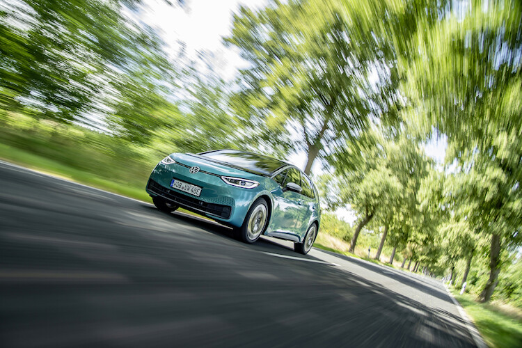 Volkswagen redukuje ślad węglowy samochodów testowych z parku dziennikarskiego