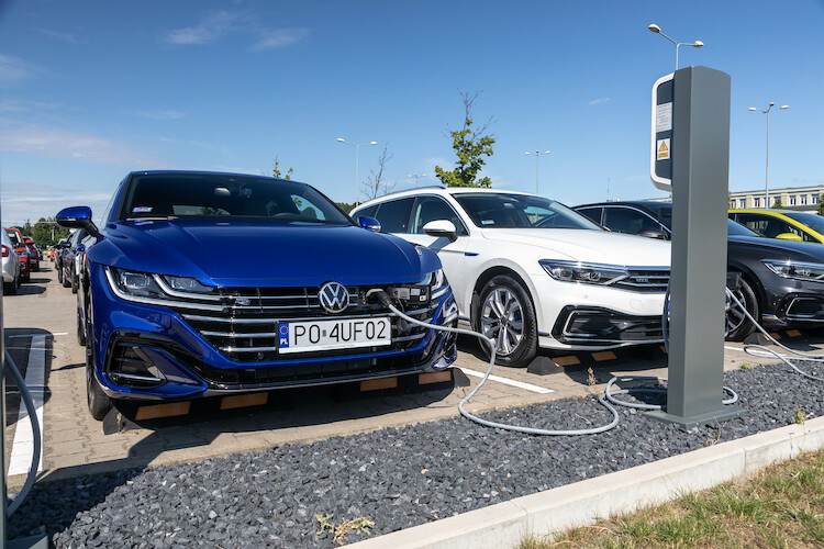 Od Golfa eHybrid do Touarega R – Volkswagen oferuje aż 9 modeli hybrydowych typu plug-in