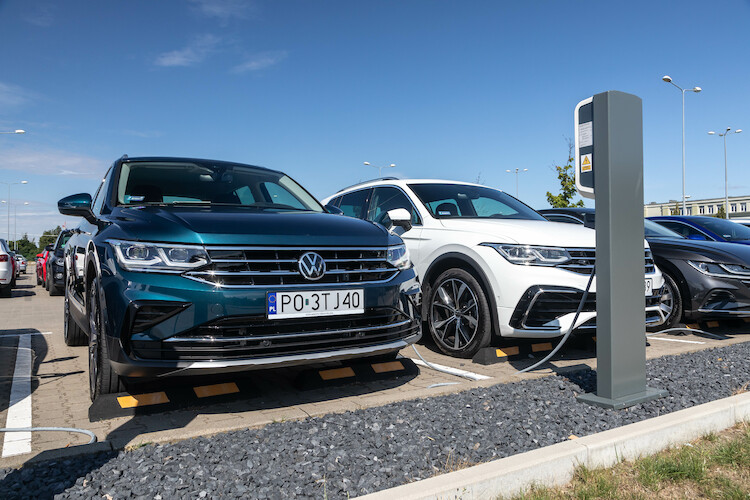 Od Golfa eHybrid do Touarega R – Volkswagen oferuje aż 9 modeli hybrydowych typu plug-in