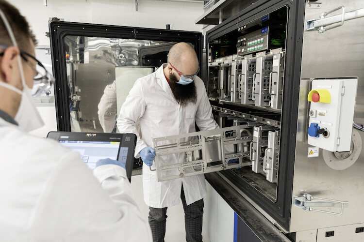 Nowe laboratoria do testowania akumulatorów: Volkswagen robi kolejny krok w kierunku rozwoju i produkcji własnych ogniw akumulatorowych
