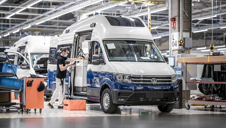 Wyprodukowany w zakładach Volkswagen Poznań - Volkswagen Grand California - na targach Caravans Salon 2021 