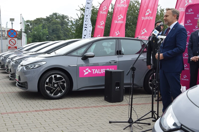 Spółka TAURON Nowe Technologie stawia na ID.3 –przekazano jej 10 pierwszych egzemplarzy - 3.