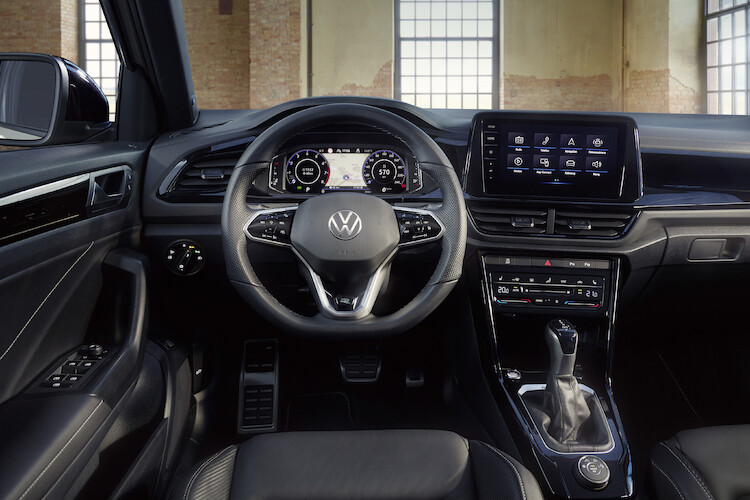 Zaawansowane systemy asystujące i odświeżony design: Volkswagen T-Roc nowej generacji już dostępny do zamawiania