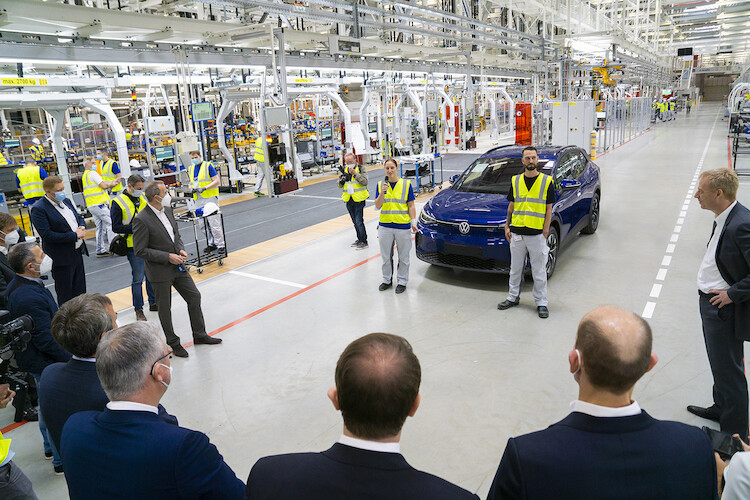Ruszyła produkcja samochodów elektrycznych Volkswagena w fabryce w Emden