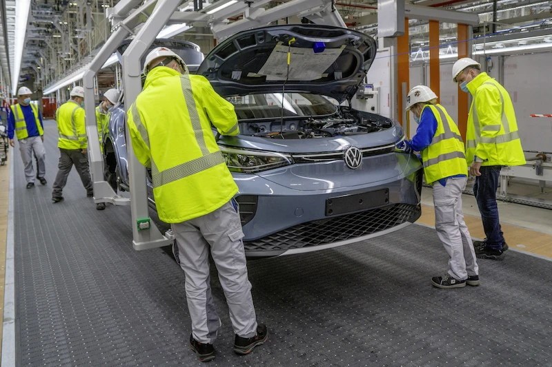 Ruszyła produkcja samochodów elektrycznych Volkswagena w fabryce w Emden - 2.