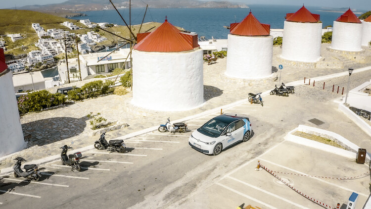 Volkswagen uruchomił usługi mobilności na Astypalei – to kolejny krok na drodze do elektryfikacji transportu na tej greckiej wyspie