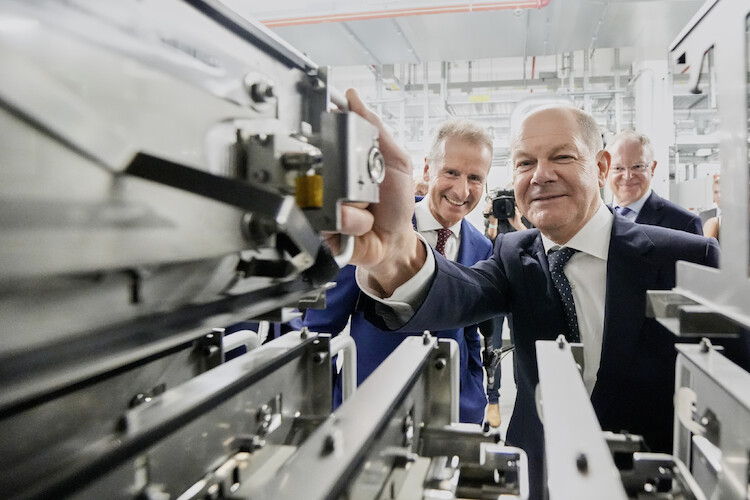 Przełomowy krok w Salzgitter: Volkswagen dołącza do światowego biznesu akumulatorów ze spółką PowerCo