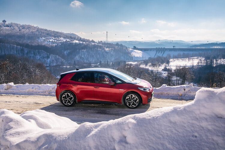 Zasięg samochodów elektrycznych zimą: jak zminimalizować jego spadek?