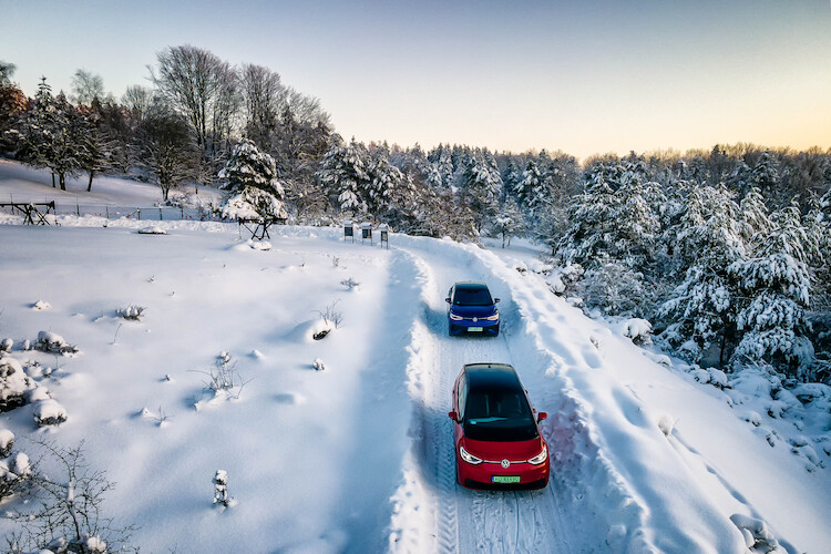 Zasięg samochodów elektrycznych zimą: jak zminimalizować jego spadek?