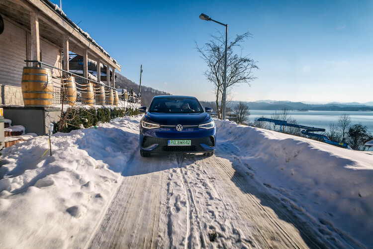 Zasięg samochodów elektrycznych zimą: jak zminimalizować jego spadek?