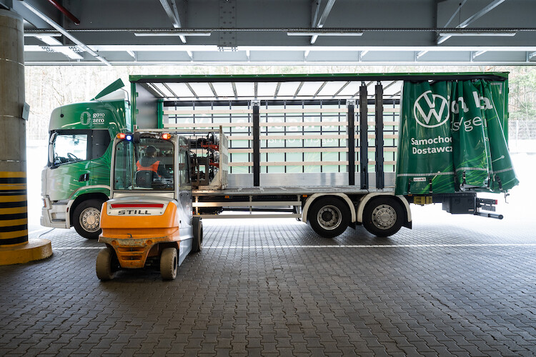 Pierwszy w pełni elektryczny pojazd ciężarowy Scania obsługujący dostawy części dla Volkswagen Poznań