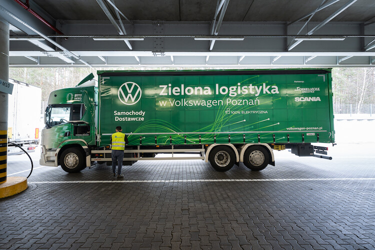 Pierwszy w pełni elektryczny pojazd ciężarowy Scania obsługujący dostawy części dla Volkswagen Poznań