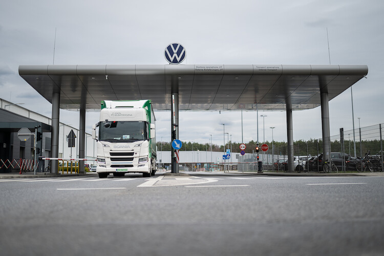 Pierwszy w pełni elektryczny pojazd ciężarowy Scania obsługujący dostawy części dla Volkswagen Poznań