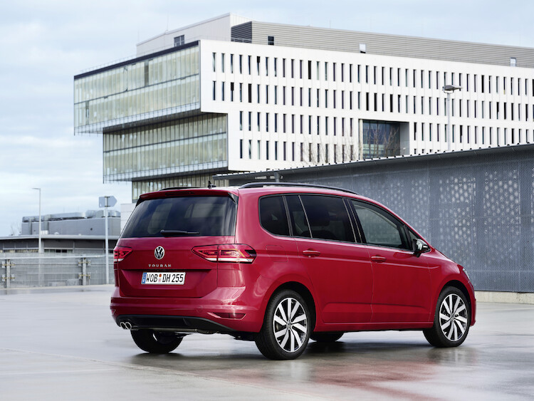 20 lat rodzinnego Volkswagena – Touran świętuje rocznicę wprowadzenia na rynek