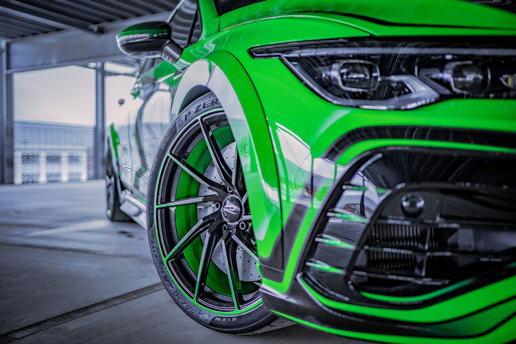Bezkompromisowy Volkswagen Golf R Hurricane podczas Ultrace 2023 we Wrocławiu