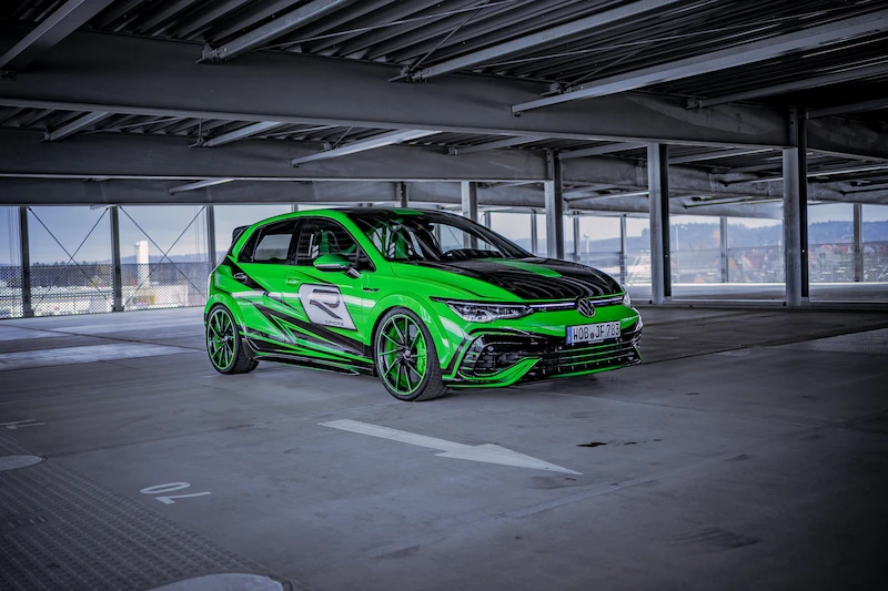 Bezkompromisowy Volkswagen Golf R Hurricane podczas Ultrace 2023 we Wrocławiu