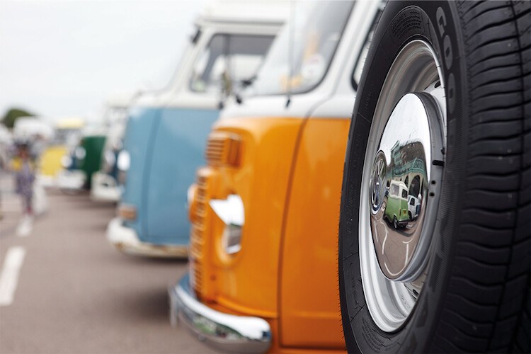 Historia ikonicznych modeli: wyjątkowa wystawa klasycznych mikrobusów Volkswagena podczas VW Bus Festival 2023