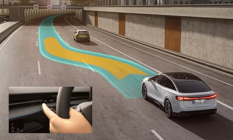 Systemy wspomagające kierowcę w Volkswagenie ID.7 zwiększają komfort i bezpieczeństwo  - 2.