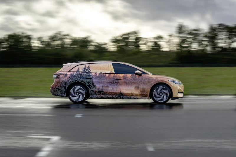 Pierwsze zdjęcia i nowa nazwa: Volkswagen prezentuje zapowiedź przyszłego ID.7 Tourer - 2.
